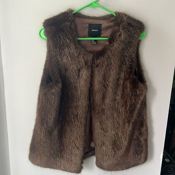 Forever 21 Faux Fur Vest size M - Picture 1 of 8